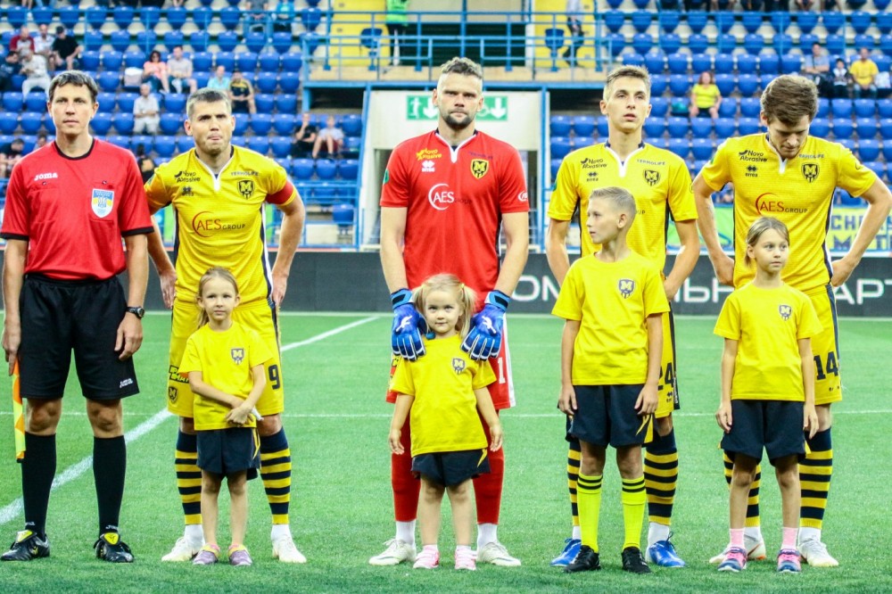 Діти вболівальників виведуть команди на поле