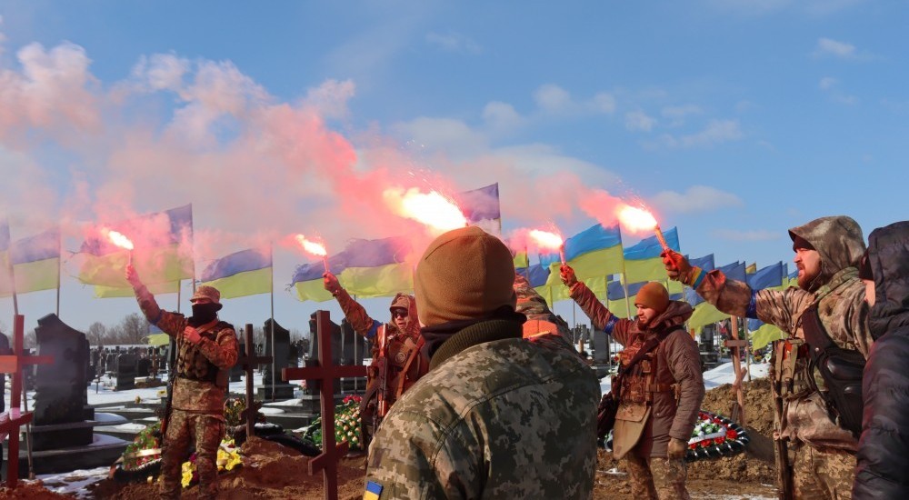 Підтримуємо "Трибуну героїв" - фонд ультрас, які допомагають сім'ям загиблих
