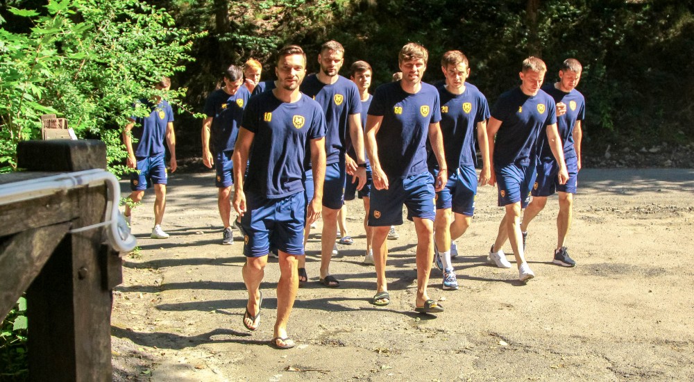 "Минай" - "Металіст 1925". Ранкова прогулянка "жовто-синіх"