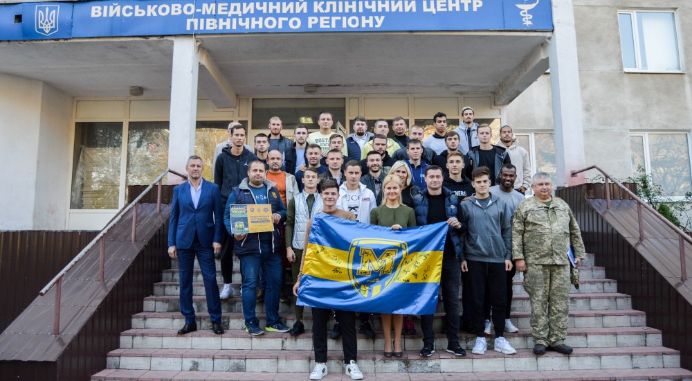 "Металіст 1925" разом із Юлією Світличною привітали військових зі святом