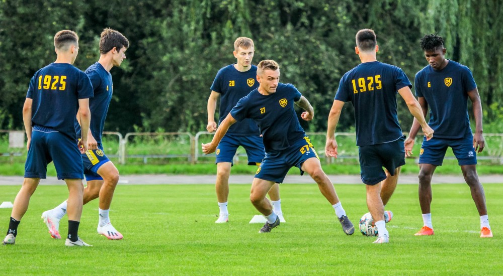 "Волинь" - "Металіст 1925". Передматчеве тренування "жовто-синіх"