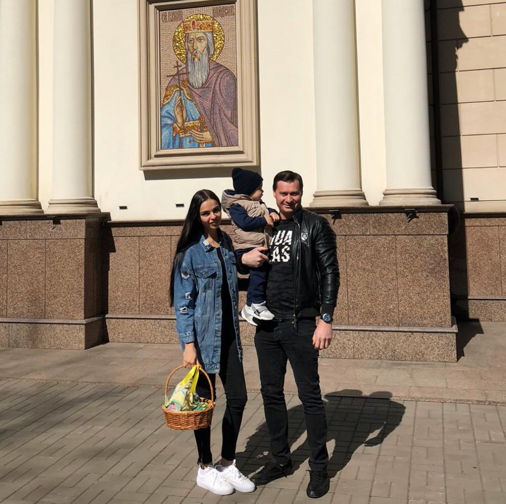 Привітання з Великоднем від родини Андрія Демченка