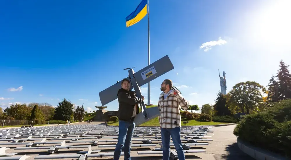 51 дрон  - до війська, а ракетка Світоліної - "Металісту 1925"