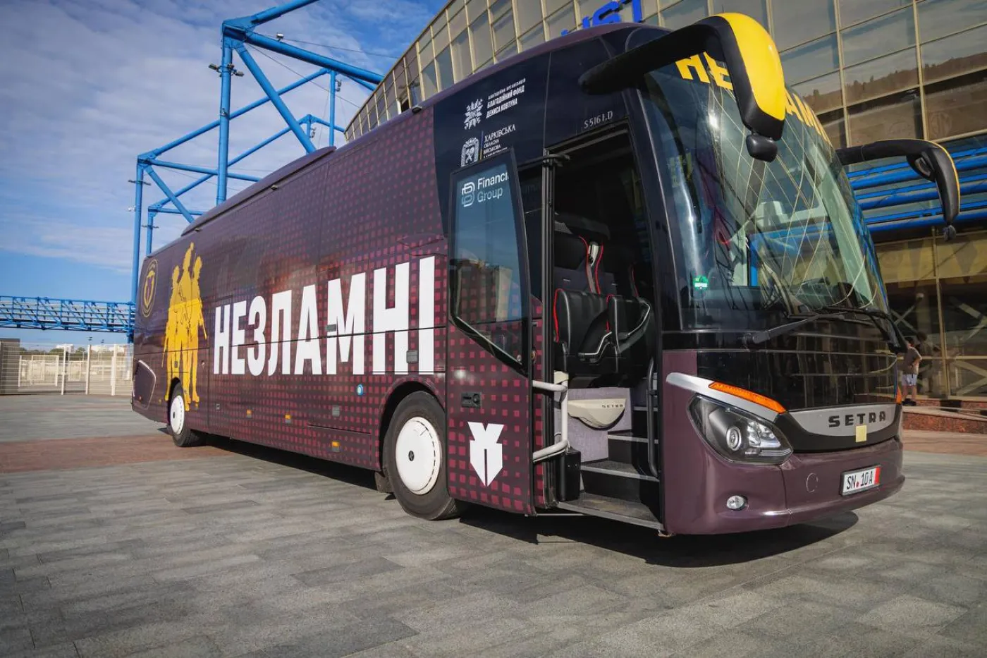 ФК «Харків» долучився до придбання автобуса для команди «Харків Незламні»